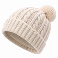 Bonnet taille unique en maille écrue à pompon style torsadé